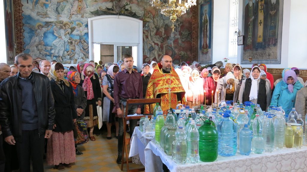 Божественная Литургия в Свято-Николаевском соборе г. Стаханова 