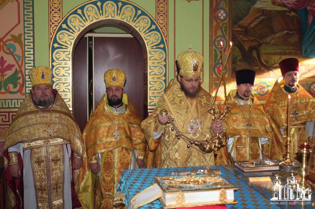 Архиерейская Литургия в Свято-Николаевском храме г. Кировска 13.10.2016 г.