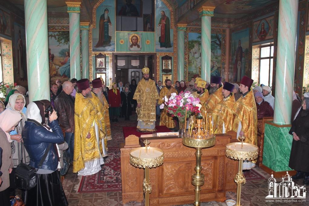 Архиерейская Литургия в Свято-Николаевском храме г. Кировска 13.10.2016 г.