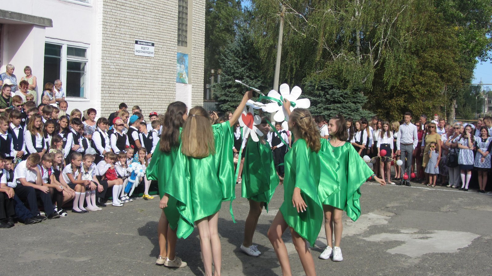 "Первый звонок" в Стахановской гимназии № 11. 01.09.2018