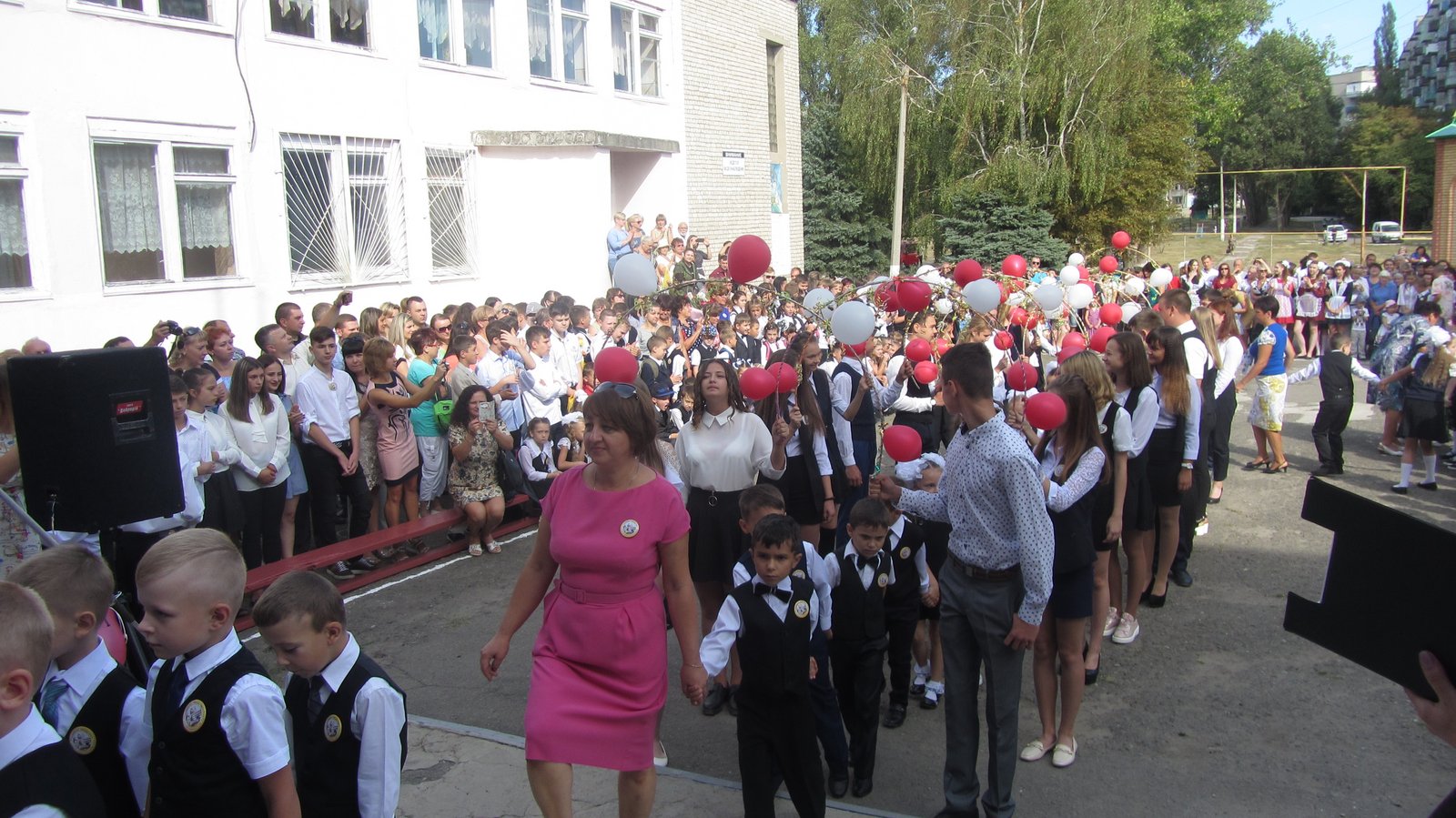 "Первый звонок" в Стахановской гимназии № 11. 01.09.2018