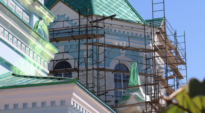 РЕСТАВРАЦИЯ СОБОРА: ПОКРАСКА ФАСАДА БАРАБАНА ЦЕНТРАЛЬНОГО КУПОЛА
