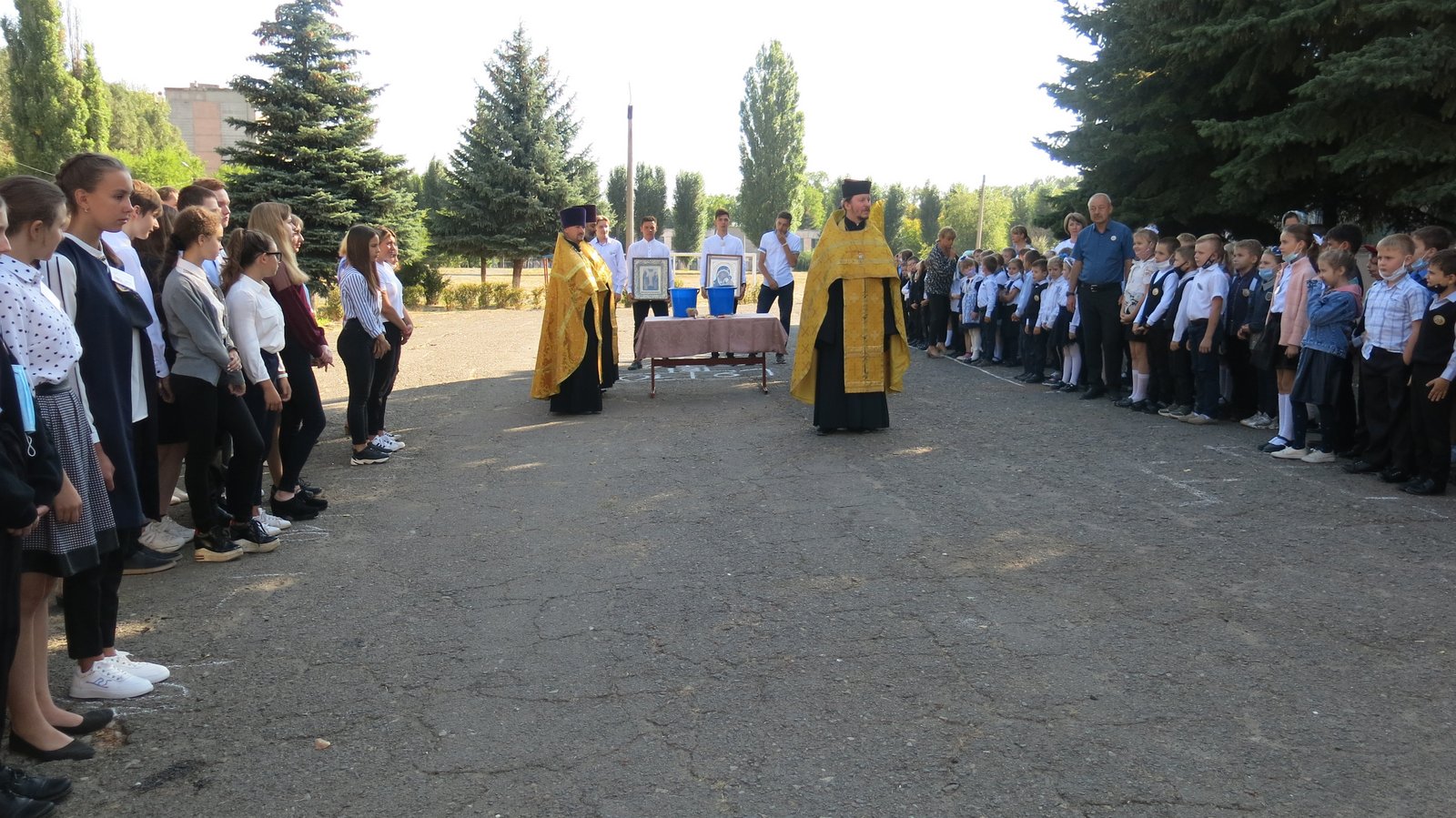 Молебен на начало учебного года в Стахановской гимназии № 11. 16.09.2020